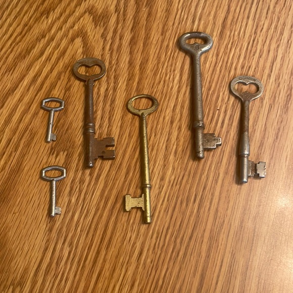 Other Antique Skeleton Keys And Jewelry Box Keys Poshmark